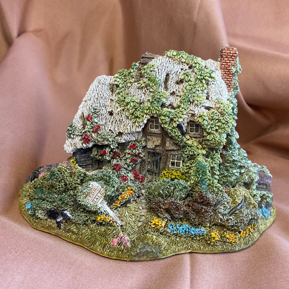 1992/1993 Lilliput Lane Forget-Me-Not Hand Crafted Miniature Made in England